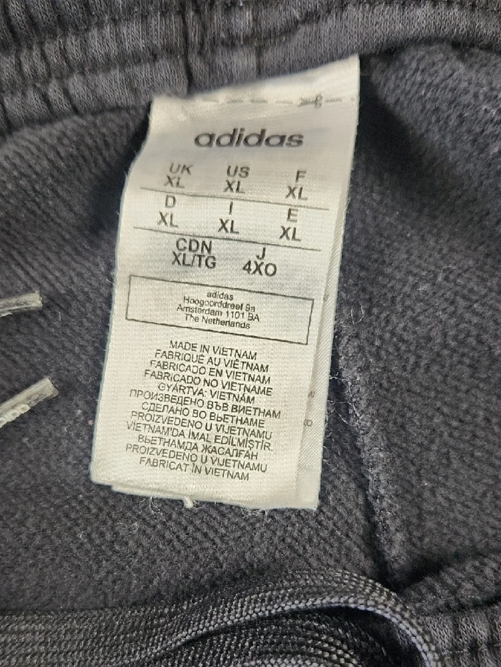 Adidas Sweatpants Men's XL‎ Black with White Stripes On The Side.